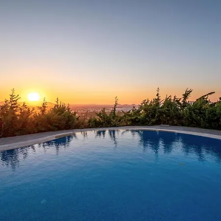 Guesthouse With Private Pool & Breathtaking View Apartment *