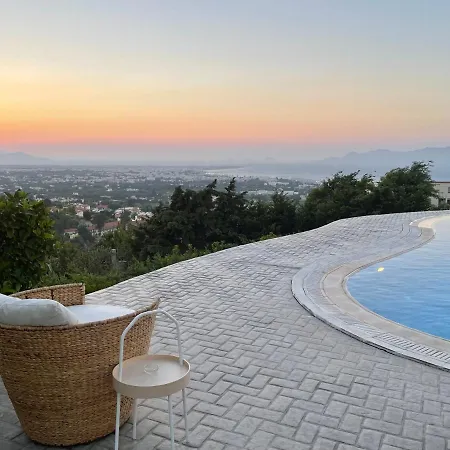 Apartment Guesthouse With Private Pool & Breathtaking View *